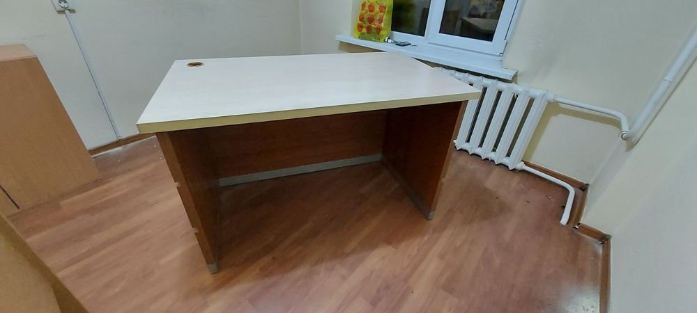 Стол офисный, размер 120х70 см