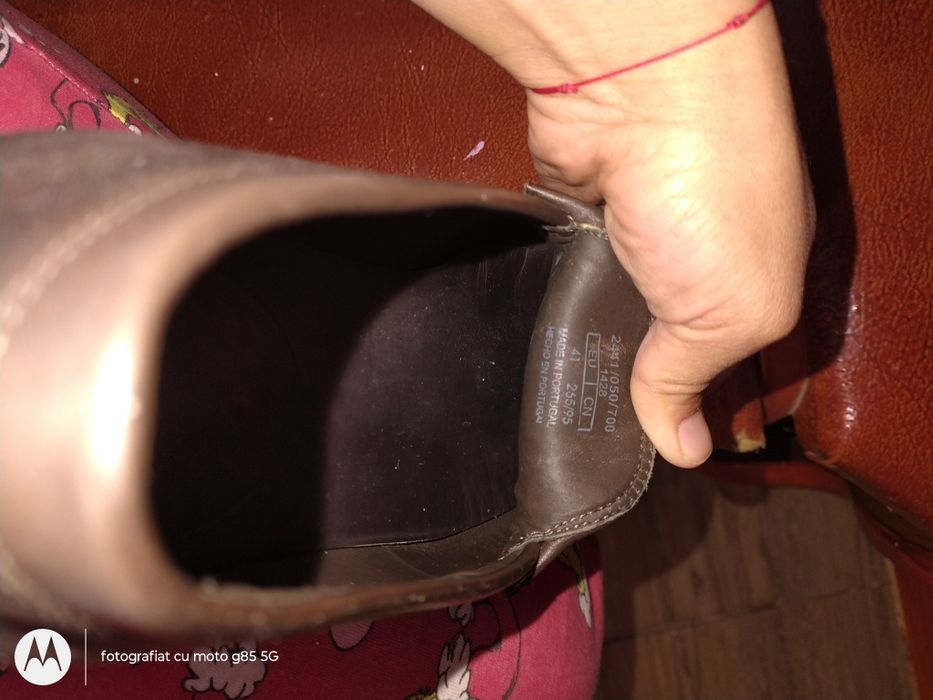 Vând 2 perechii de papuci