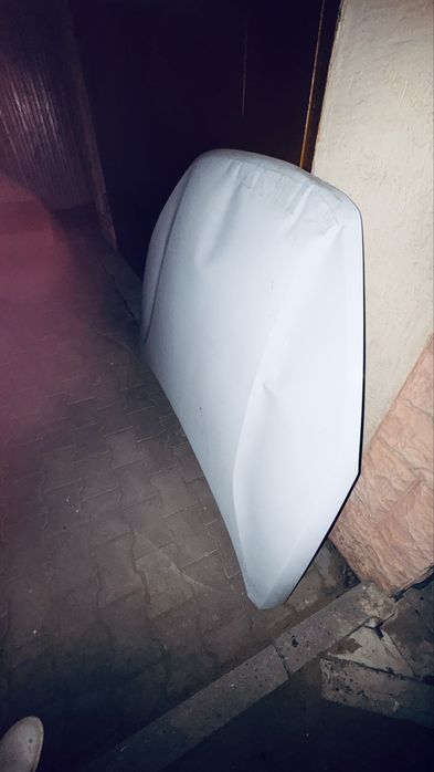 Капот на Лада Веста