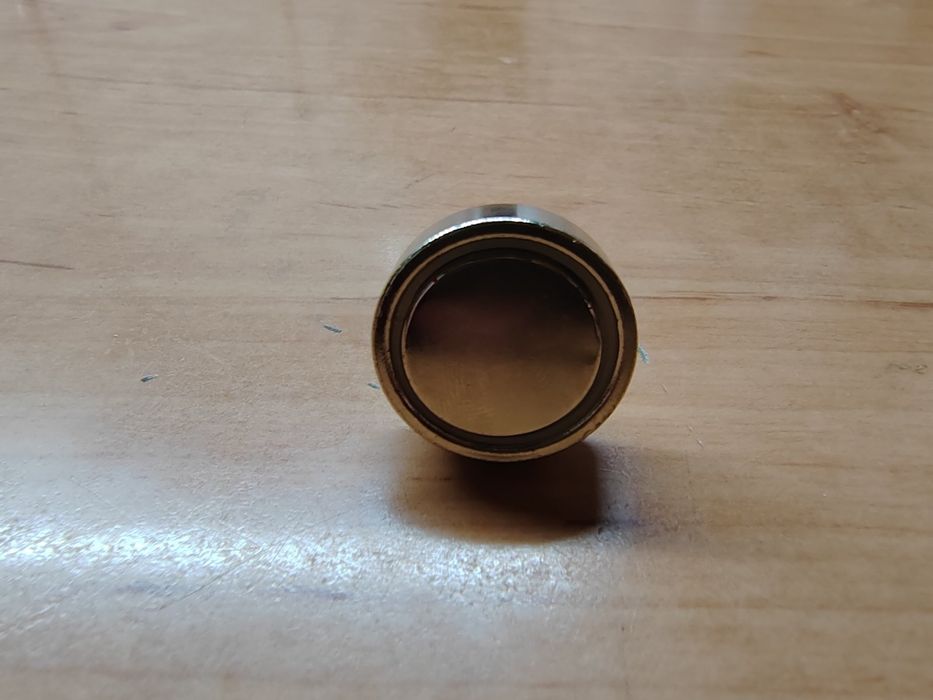 Мощен малък магнит