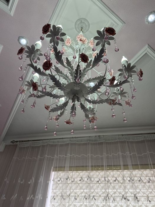 Срочно продаеться Люстра б/у в отличном состоянии