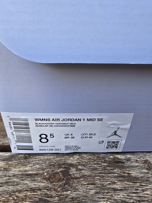 Wmns Nike Air Jordan 1 Mid