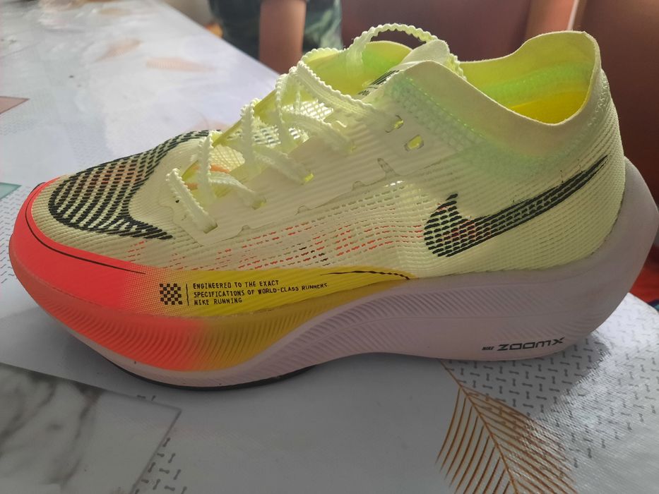 Продам кроссовки