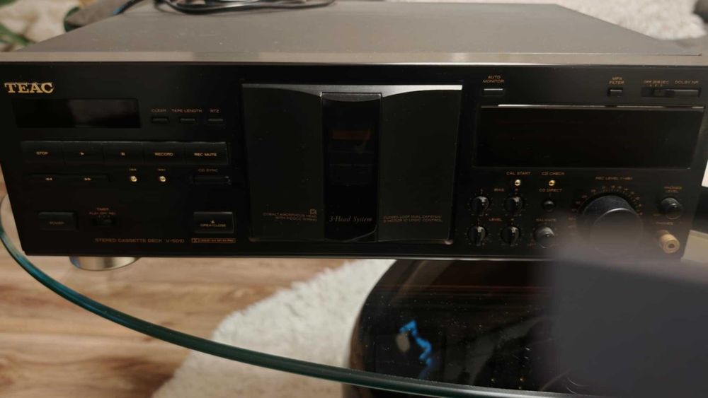 Предлагам за продажба стерео касетен дек TEAC V5010  Made In Japan