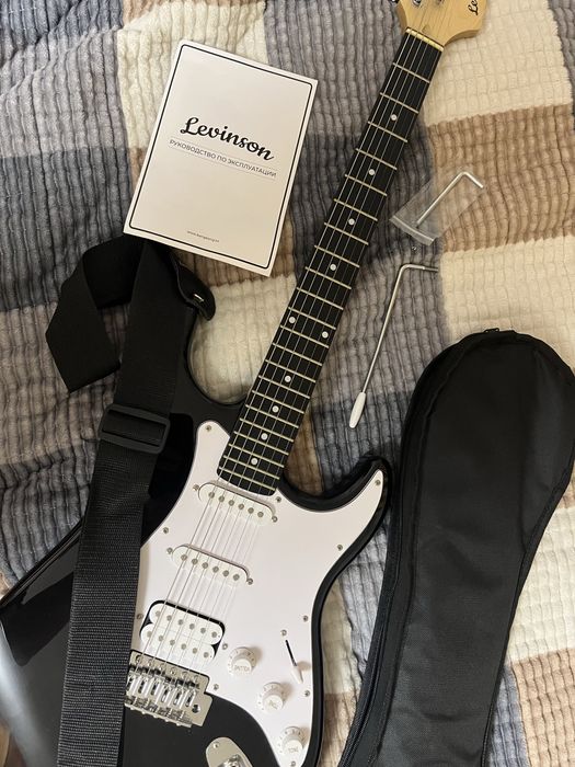 Продам электрогитару с комбоусилителем