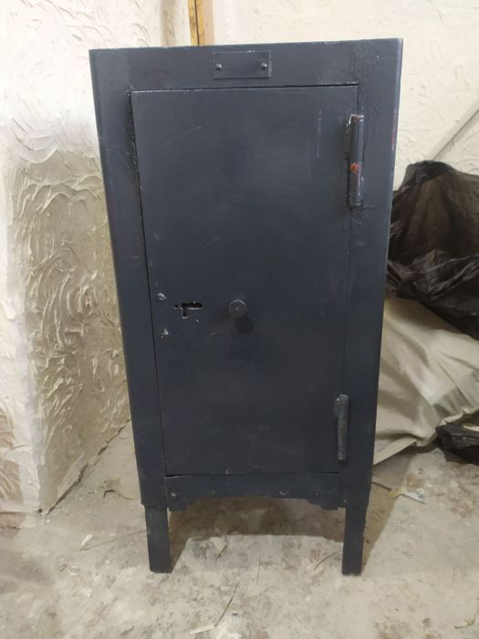 Продам сейф железный