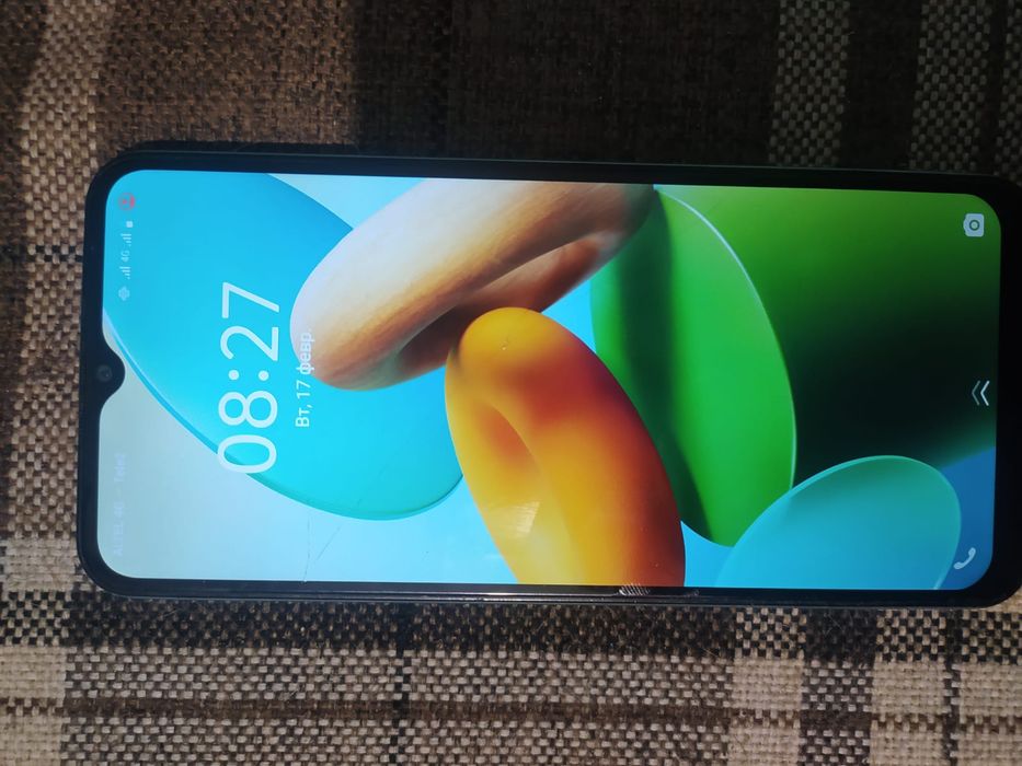 IPhone SE и VIVO Y22