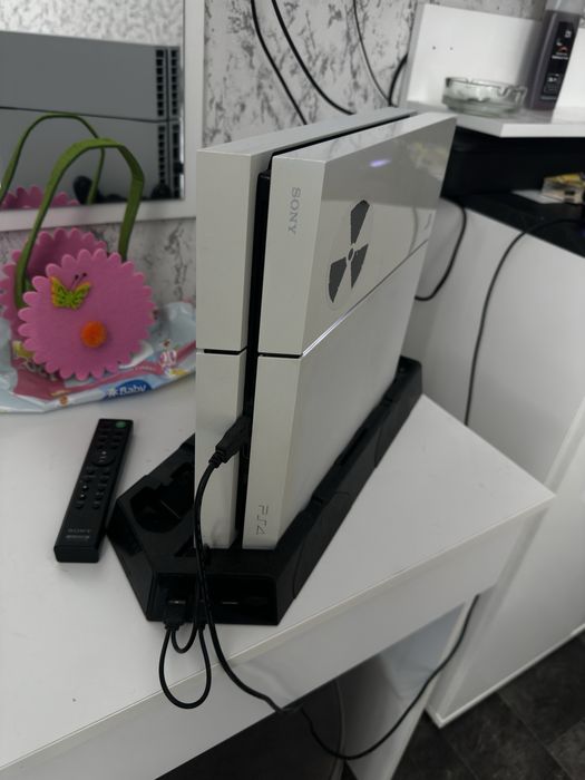 PlayStation4 500 gb с 7 игри