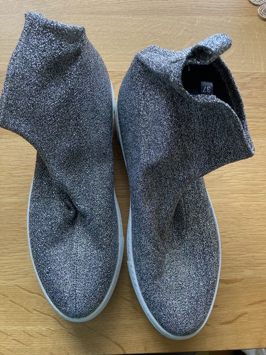 Pantofi sport argintiu-sclipicios noi 37