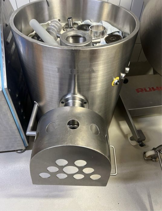 Malaxor carne clipsator sprit cu imperechere sprit hidraulic handtmann