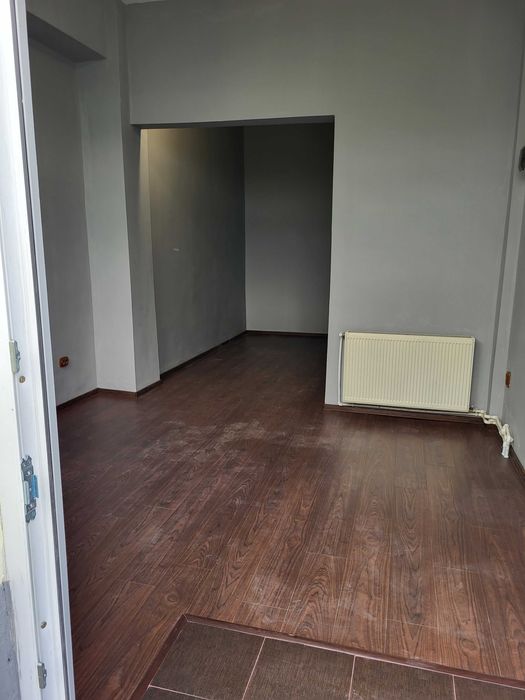 Vând spațiu comercial