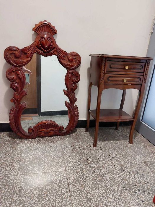 Шкаф и огледало с дърворезба
