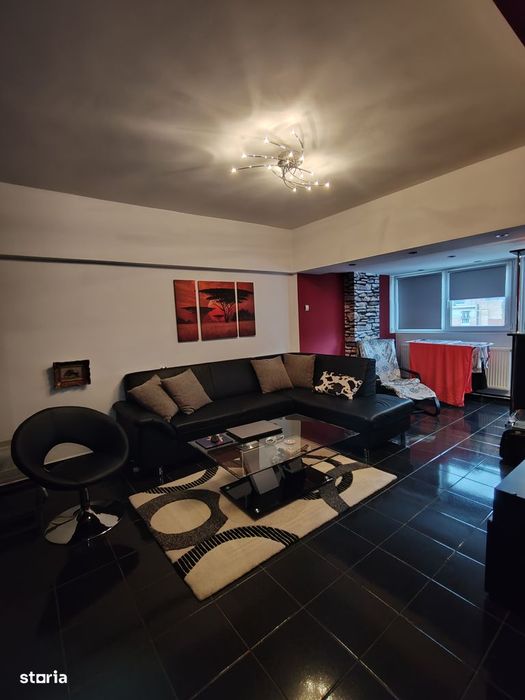 Vând apartament în Centru, et intermediar