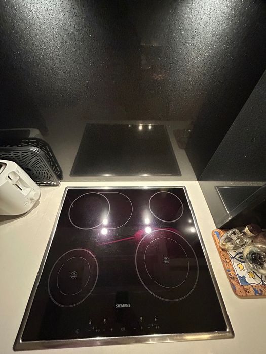 Луксозна кухня с уреди Siemens + бар