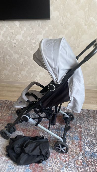 Прогулочная детская коляска