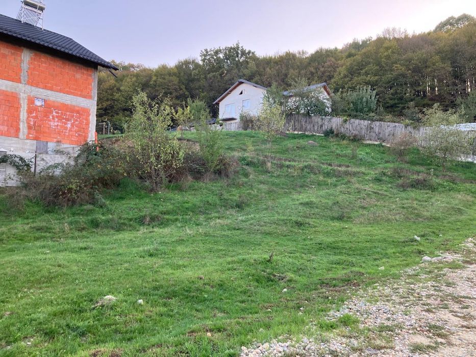 Teren intravilan 600mp utilitati Bascov langa padure
