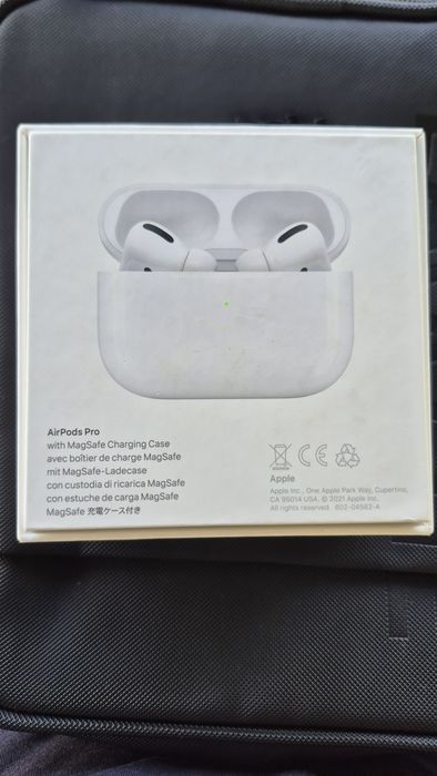 Продам наушники airpods pro оригинал