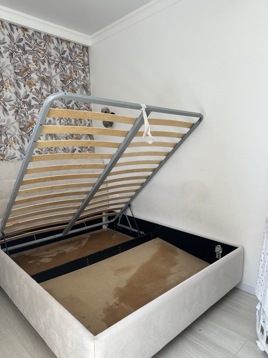 Спальный кровать с матрасом