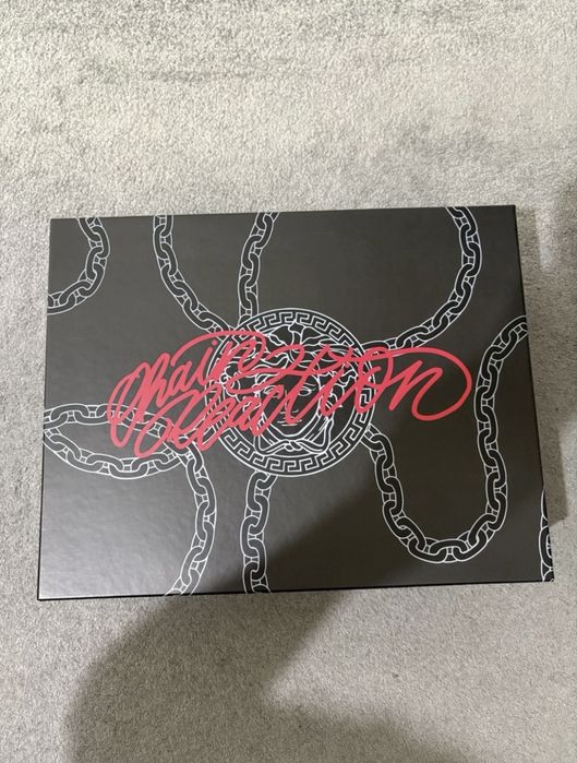 Versace chain reaction