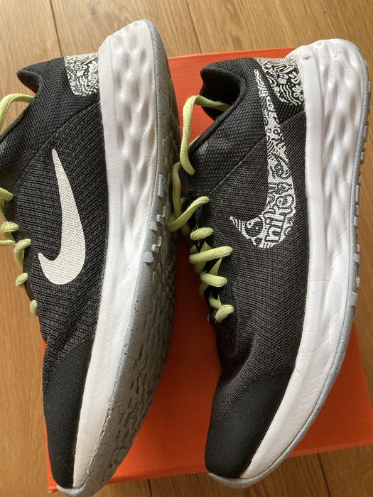 Спортни обувки Nike и Adidas