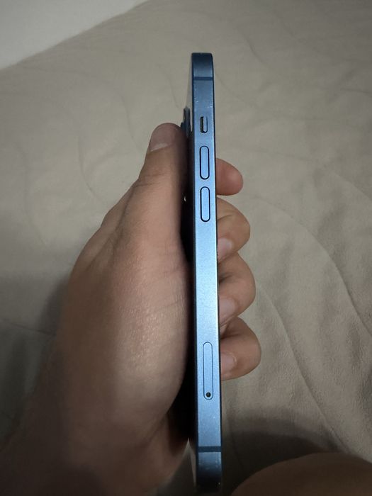 Iphone 13, кабел за зареждане и кейс