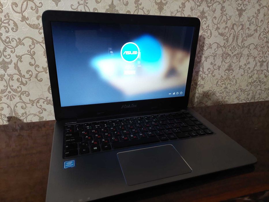 Ноутбук Asus 403 Series