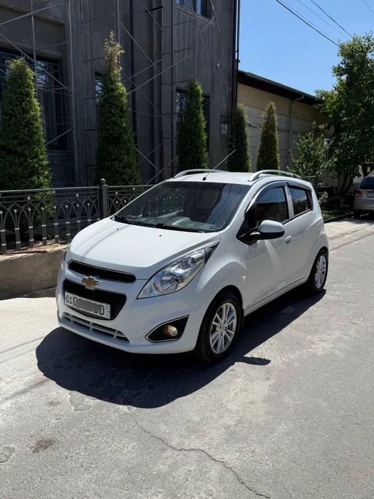 Chevrolet Saprk beliy