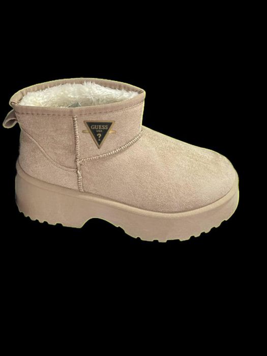 UGG dama inblanite