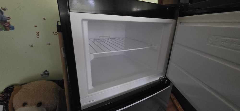Frigider Heinner negru