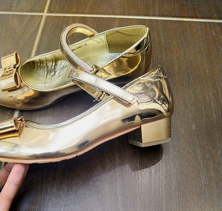 Туфли золотые. Рр37