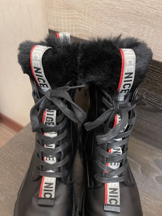 Продам ботинки женские