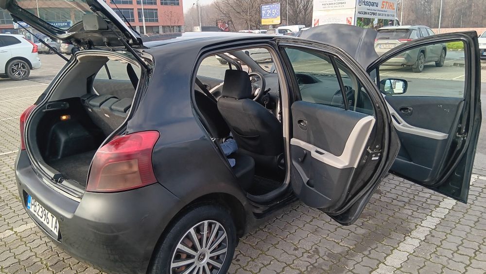 Тоюта ярис 2006 год бензин 1.0