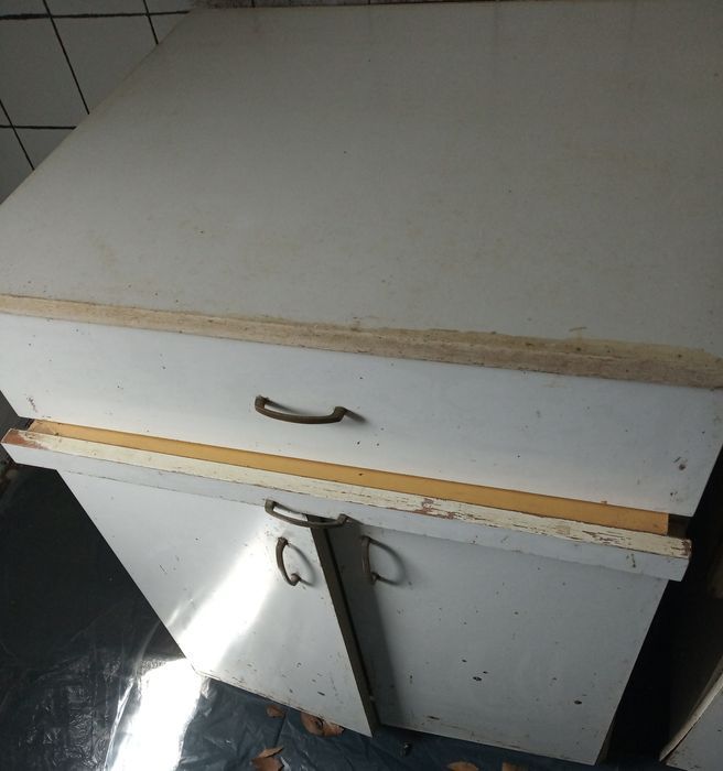 Нощно шкафче с чекмедже и ракла