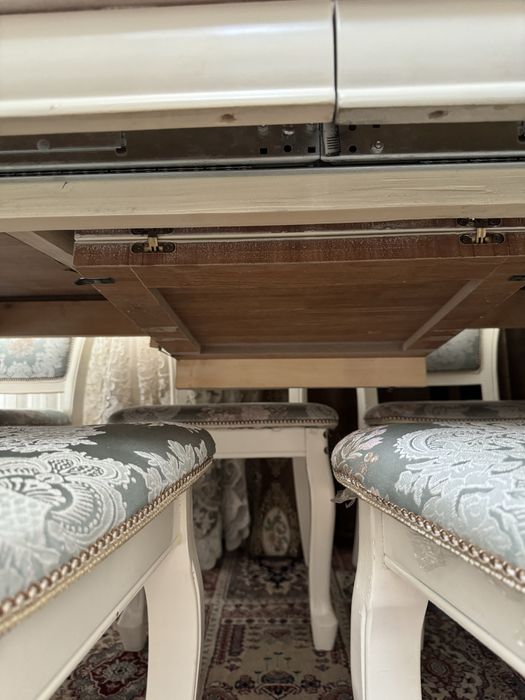 Стол и стулья 2,5-3 метра