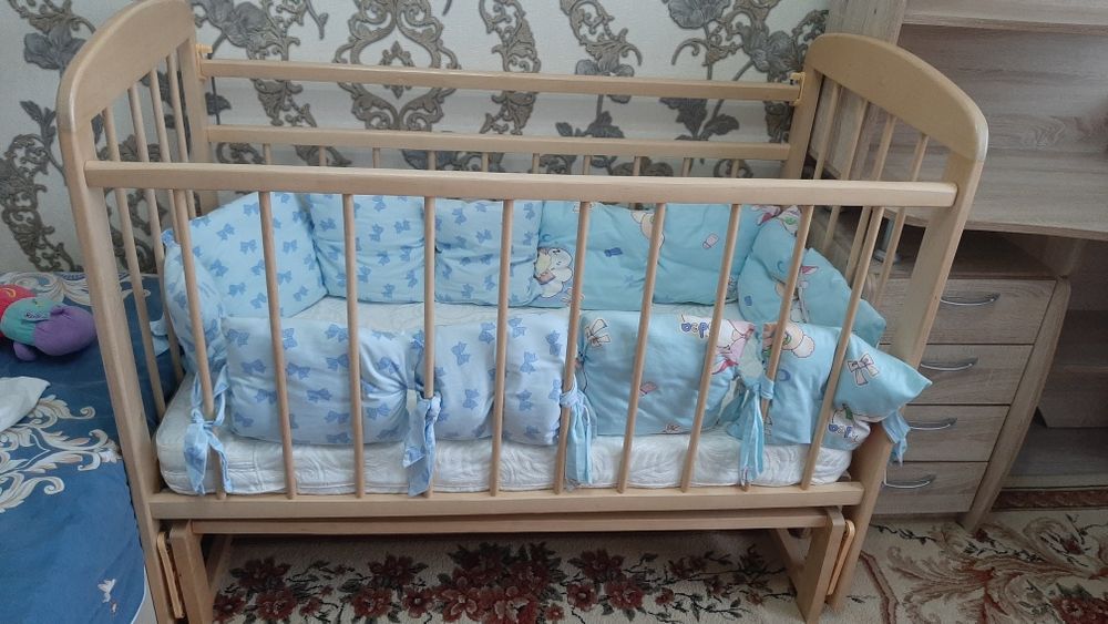Детская кроватка