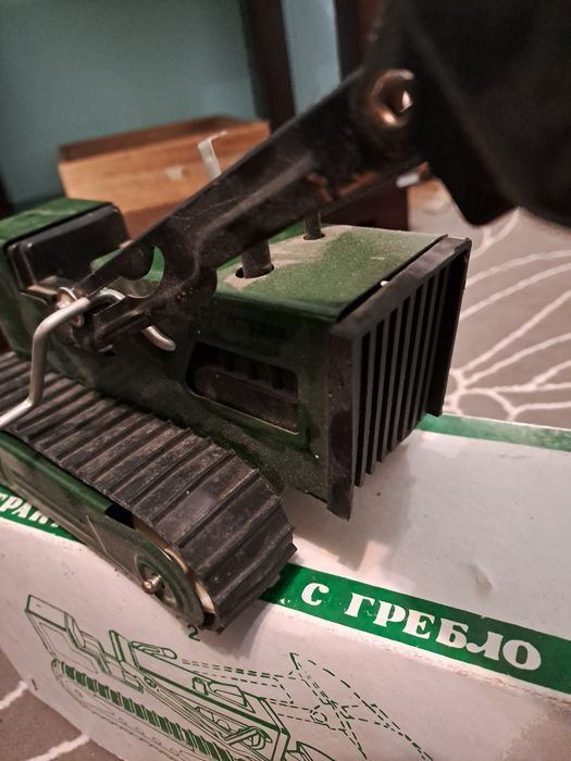 Стара играчка Трактор Болгар 79'