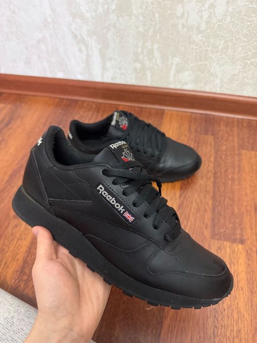 Продам кроссовки оригинал REEBOK