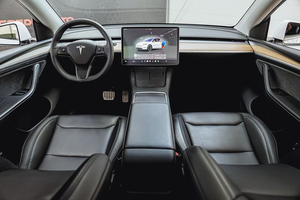 TESLA Model Y 2023 — imagine 3