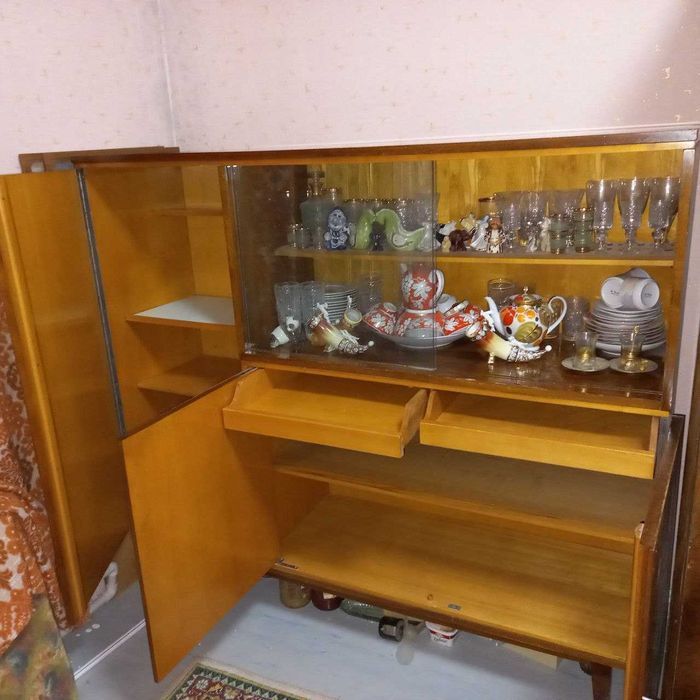 Продам сервант  старого образца, румынский 135 * 150 * 45 см