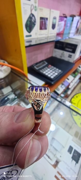 Золотое женское кольцо