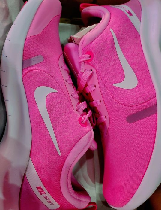 Розови маратонки Nike