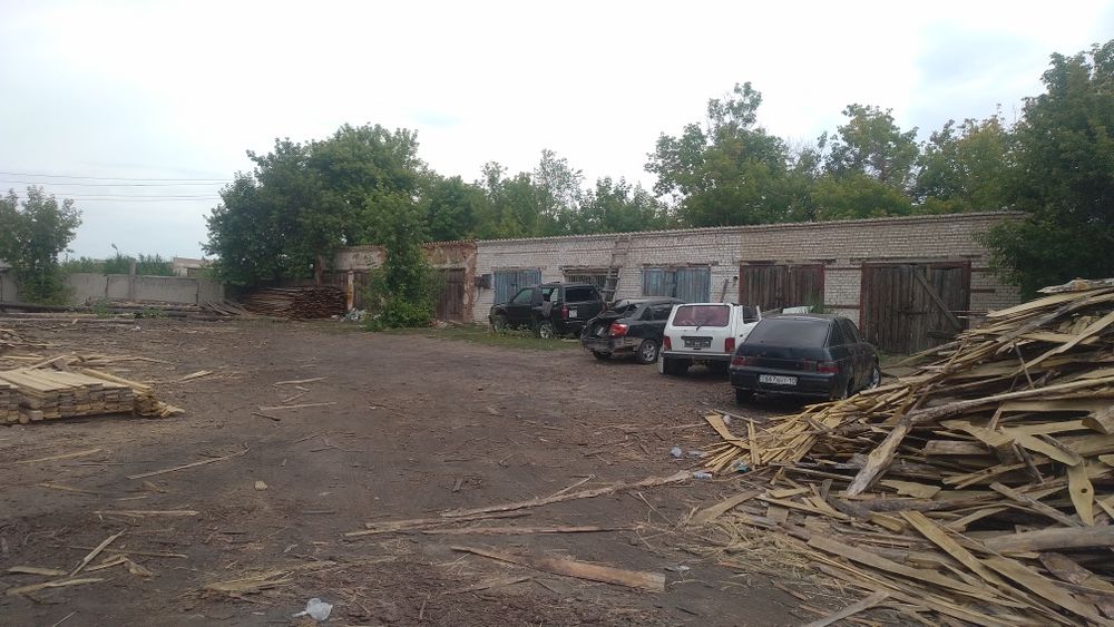 Продам или обменяю территорию с сбоксами .горажами со складом