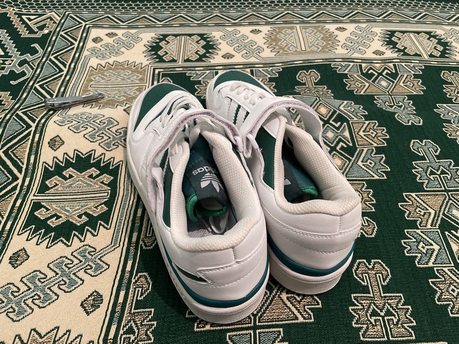 Кроссы adidas 42 размера