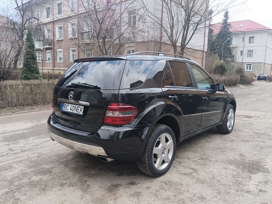 Mercedes ML autoutilitara 5 locuri