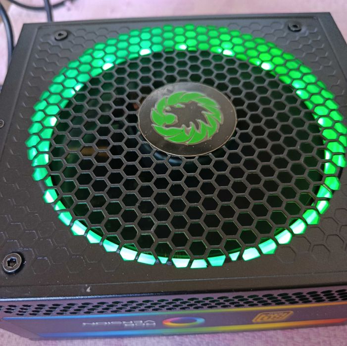 Блок питания Gamemax RGB-850W кулер шумит