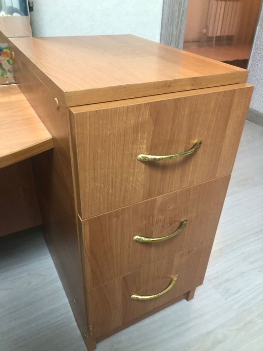 Комод с зеркалом