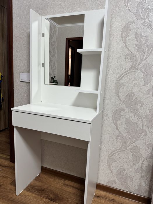 Туалетный столик! Продам