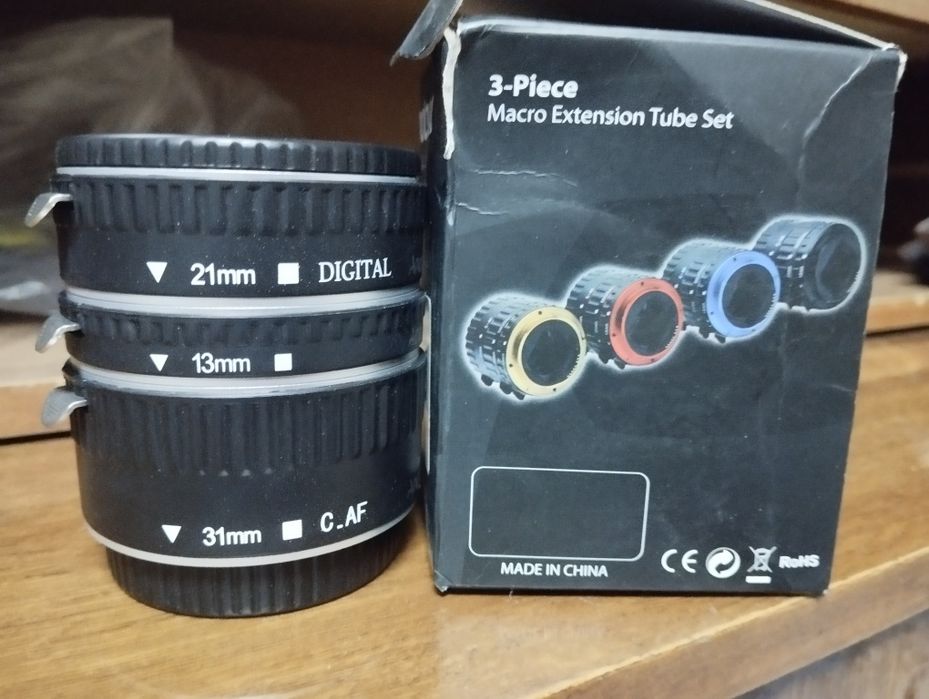 Фотокамера Canon EOS 1200D с объективом 18-55mm.