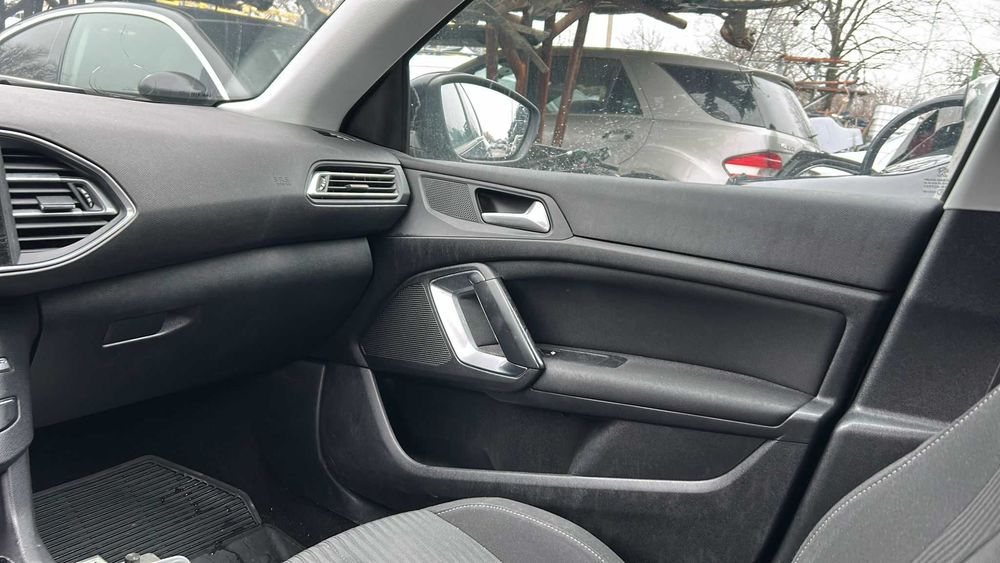 Dezmembrez Peugeot 308 an 2016 1.6 diesel euro 6