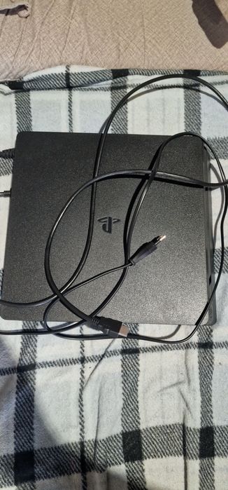 Продаю приставку PS-4